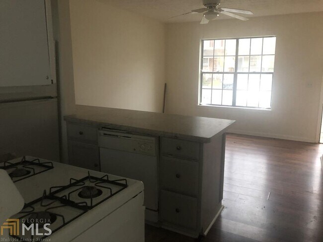 Foto del edificio - 6993 Oakhill Cir