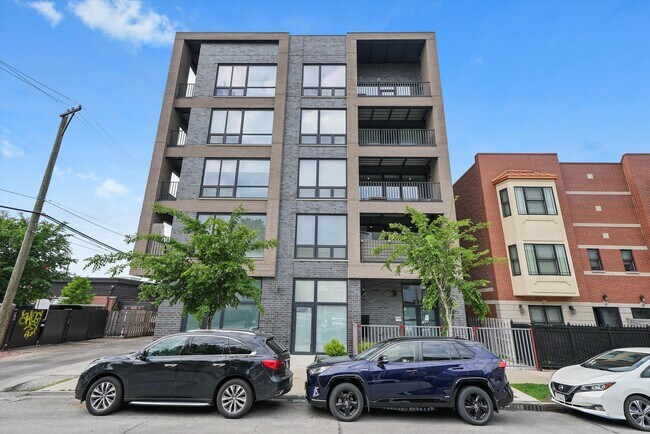 Building Photo - 2342 W Adams St