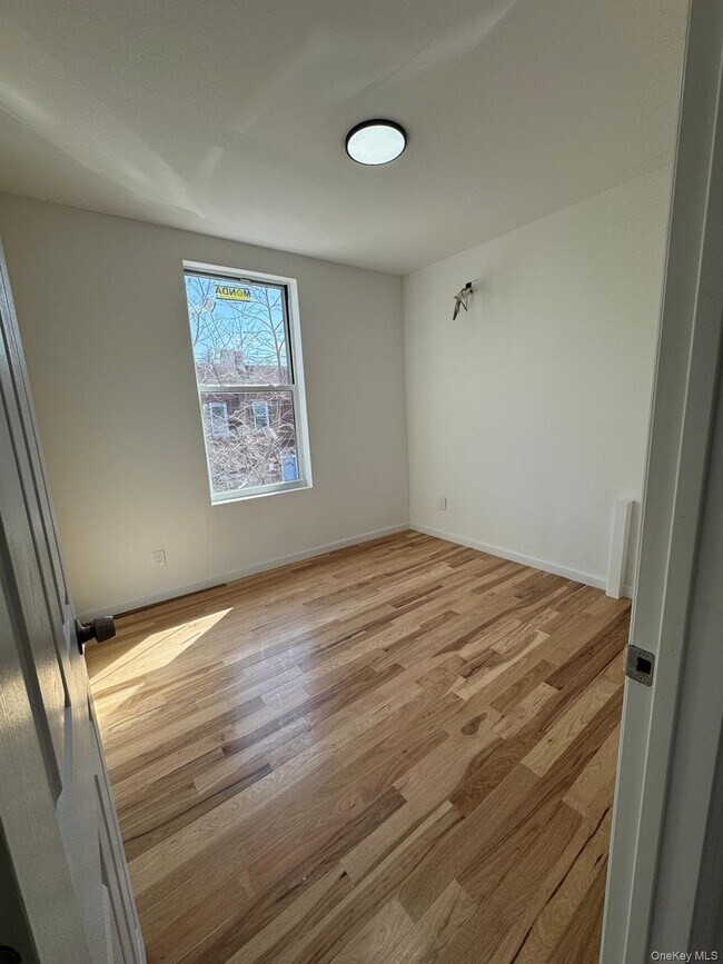 Foto del edificio - 861 Castle Hill Ave