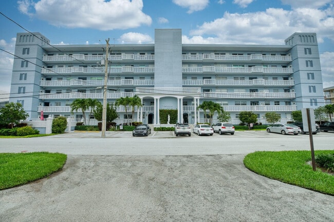 Foto del edificio - 2829 NE 33rd Ct