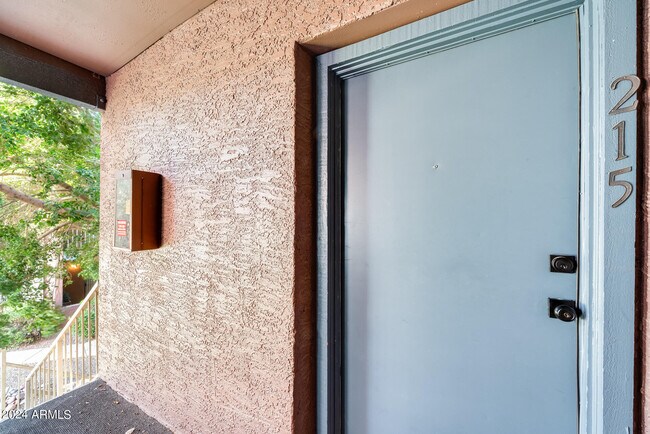 Foto del edificio - 16602 N 25th St