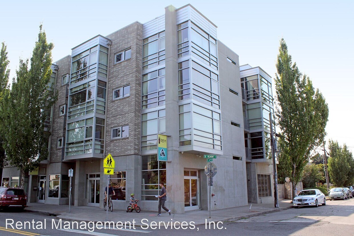 Primary Photo - Studio, 1 bath House - 910 SE 42nd Ave #34...