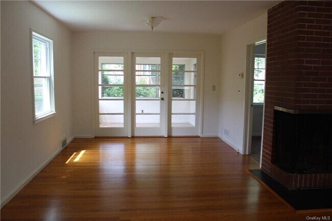 Building Photo - 26 Hix Ave