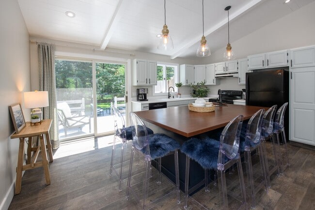 Kitchen - 147 Hemlock Rd House