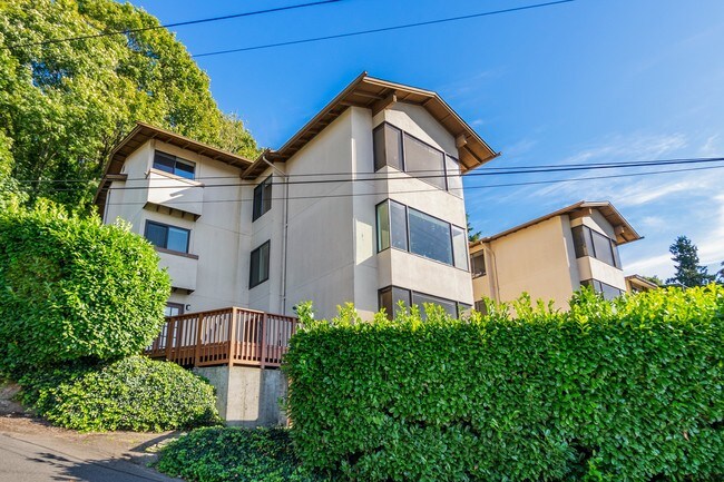 Foto del edificio - 1232 Lakeview Blvd E - 2 bedrooms