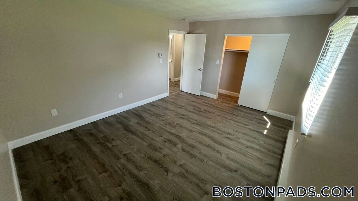 Foto principal - 310 Thompson Rd