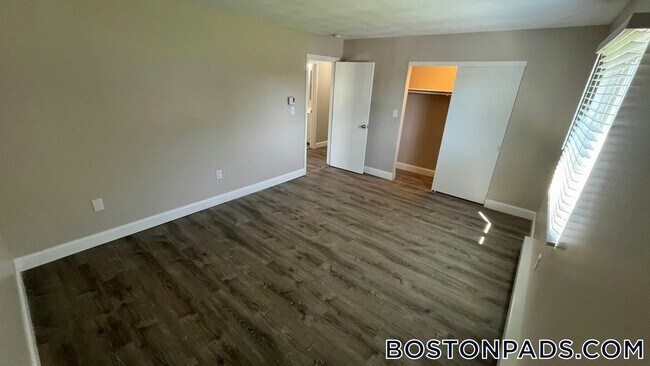 Building Photo - 310 Thompson Rd