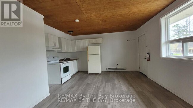 Photo du bâtiment - 280-280 River Rd E