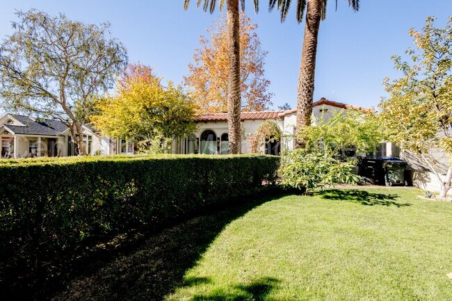 Building Photo - 3 Bedroom/2.5 Bath Home with a Mother In Law Unit - $2595 per month!