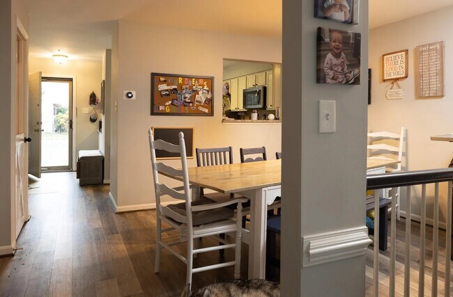 Foto del edificio - 1719 Wood Carriage Way