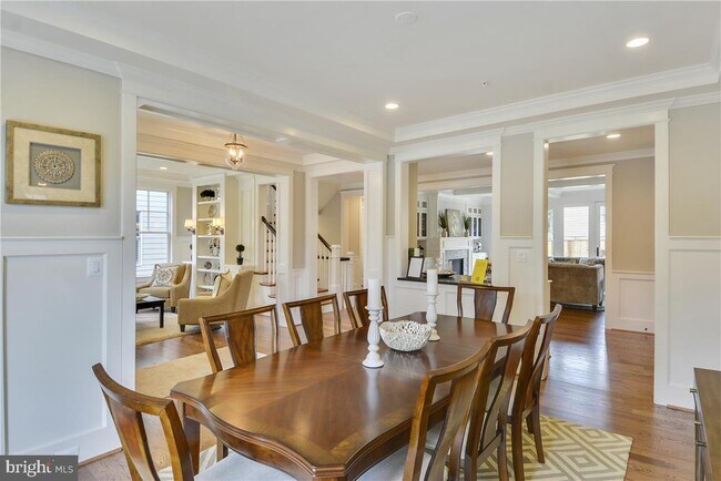 Foto del edificio - 4510 Maple Ave