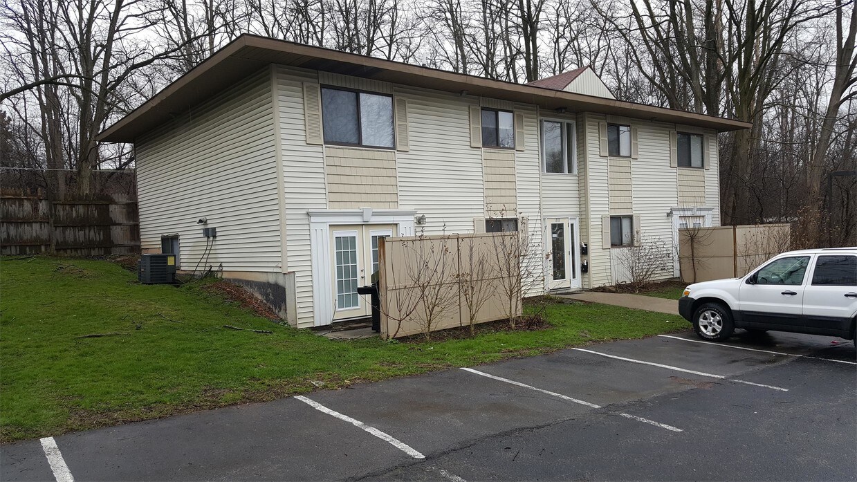 Foto principal - 818 Carrier Creek Blvd NE