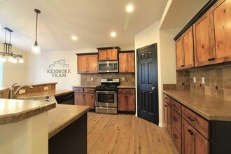Building Photo - 544 Lakerose Loop