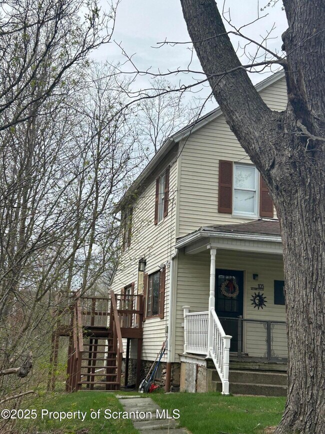 Foto del edificio - 105 Willowbrook Rd