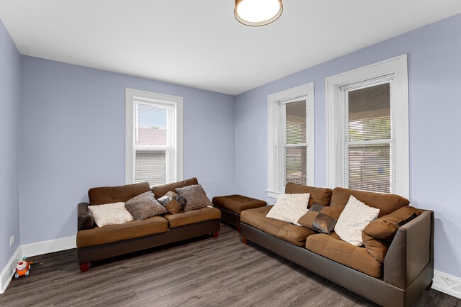 Foto del edificio - 16310 Carse Ave