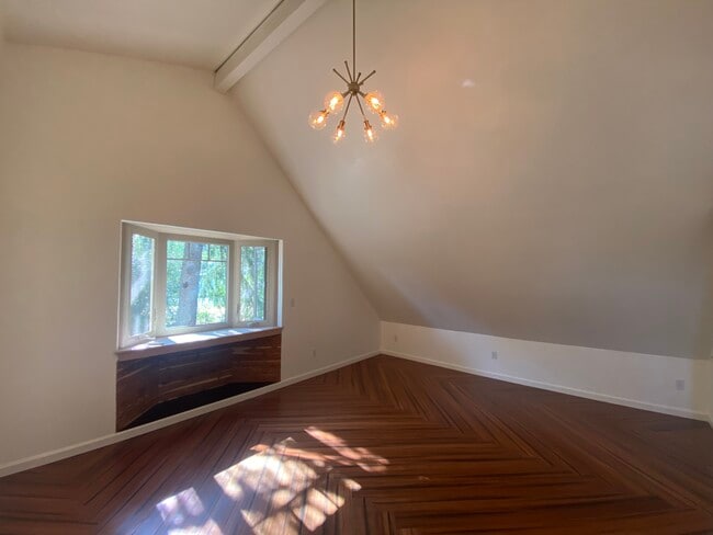 Foto del edificio - 14002 Hemlock Dr
