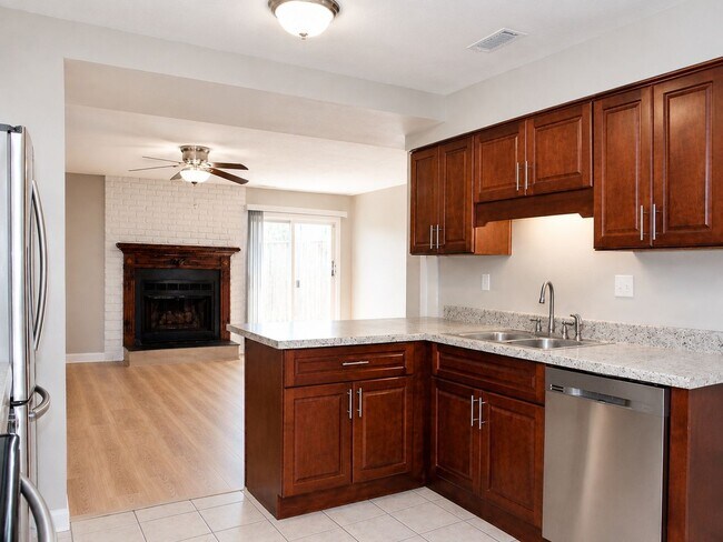 Foto del edificio - Renovated End-Unit Townhome in Virginia Beach