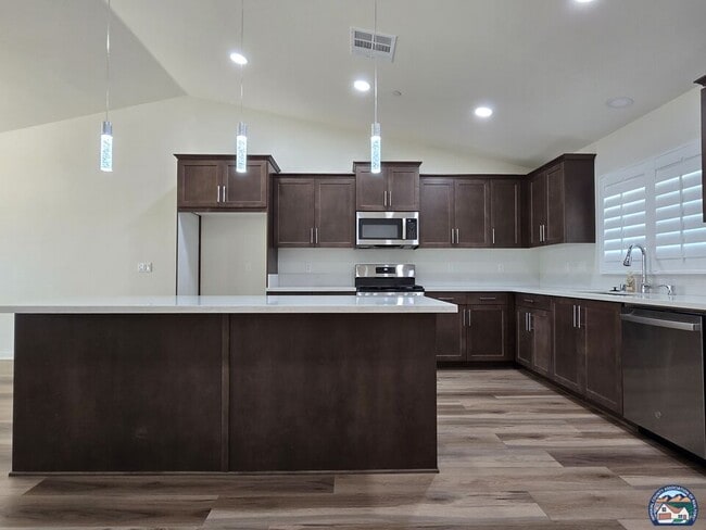Building Photo - 2403 Dale Ct