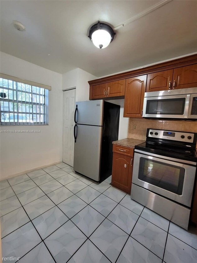 Primary Photo - 3 br, 2 bath House - 426 NE 210th Circle T...