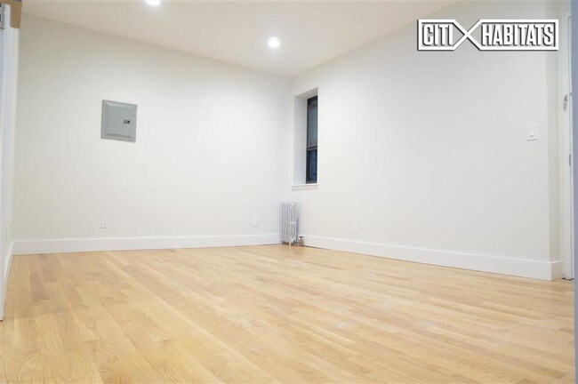 Foto del edificio - 300 E 83rd St