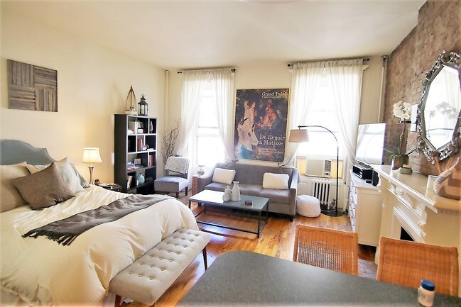 Building Photo - 42 W 85th St