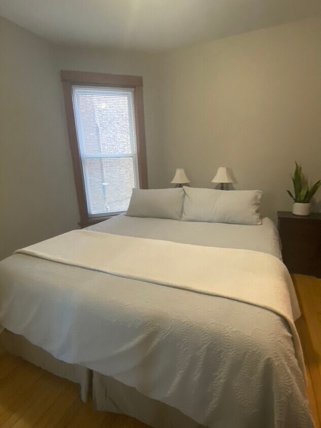 Foto principal - 2440 N Mozart St