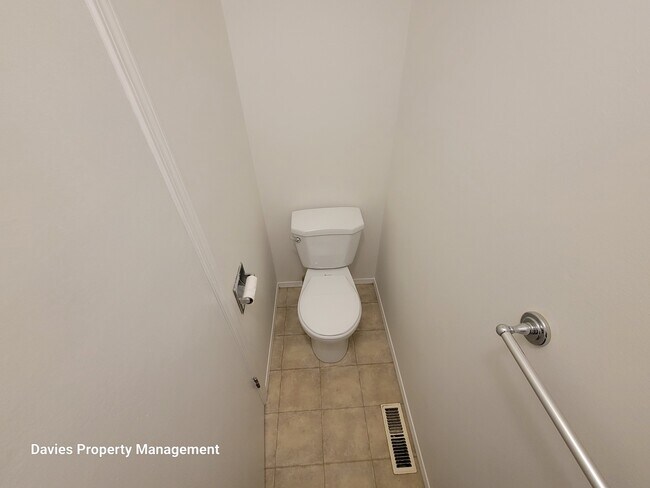 Building Photo - 403 Willow Ct NW