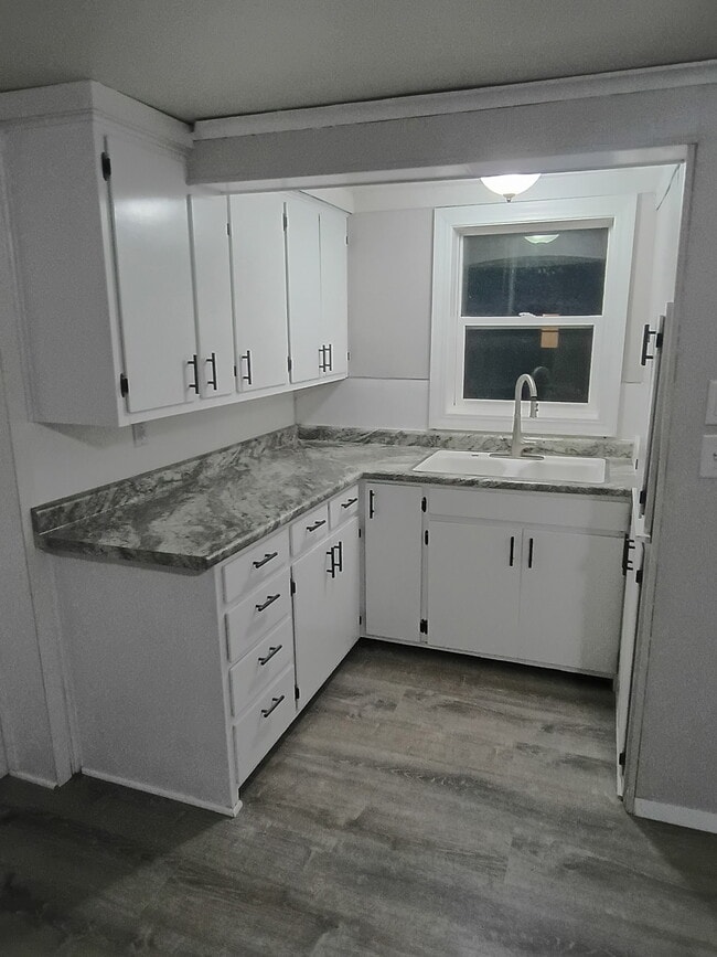 Building Photo - 511 7th Ave N