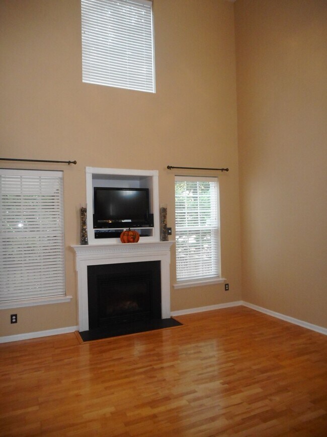 Foto del edificio - Beautiful Townhouse in Jamestown NC