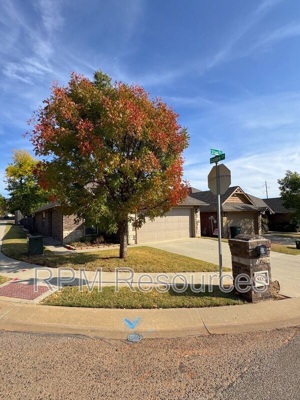 Building Photo - 800 Stag Trail