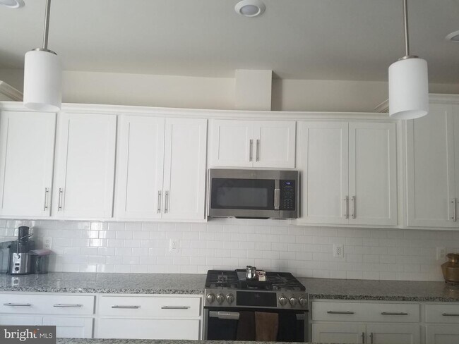 Building Photo - 7120 McHenry Mews