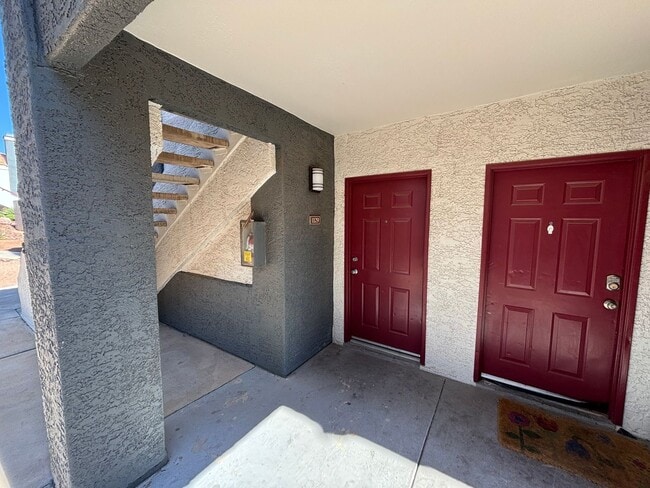 Building Photo - Beautiful 2-Bedroom, 2-Bath First-Floor Un...