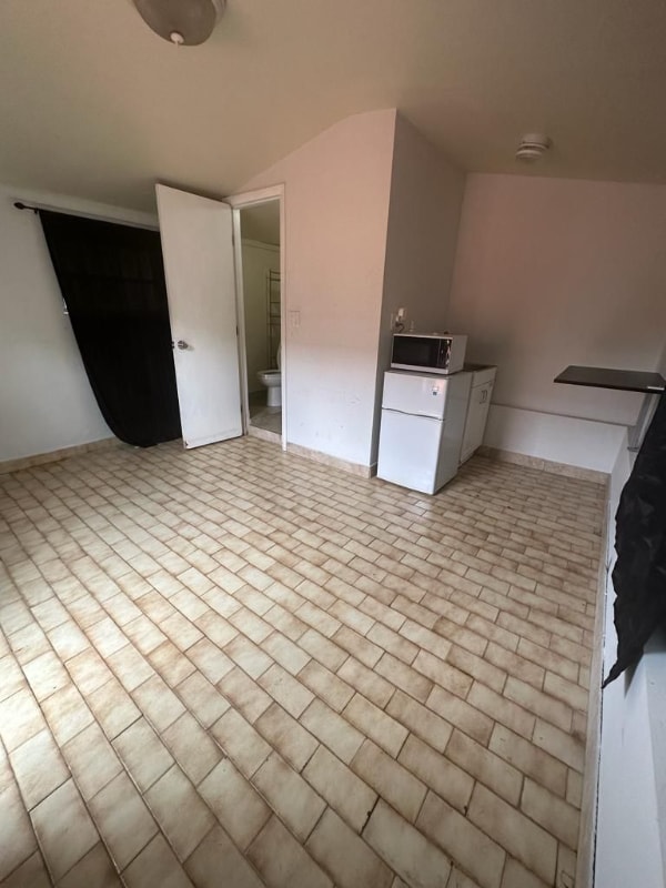 Building Photo - 1150 W 28th St