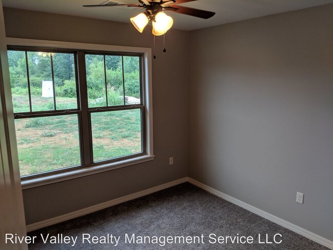 Building Photo - 3 br, 2 bath House - 926 S Quincy Cove