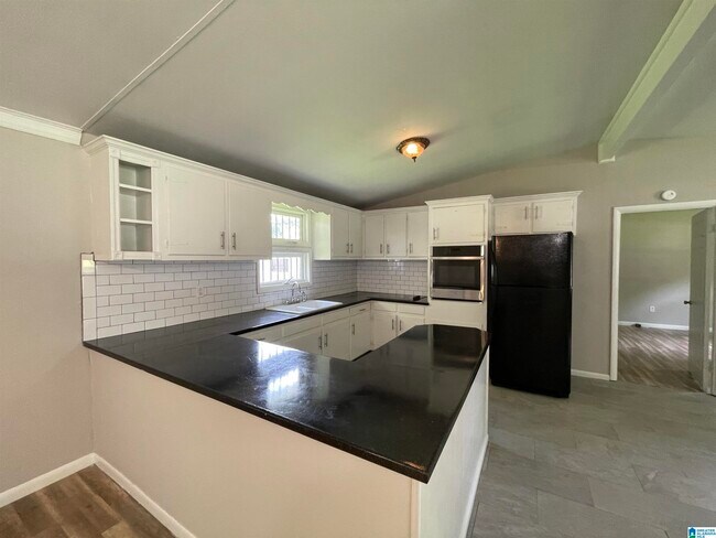 Building Photo - 608 10th Ave