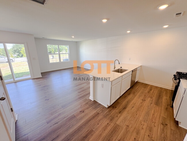 Building Photo - 202 Hunthill Rd