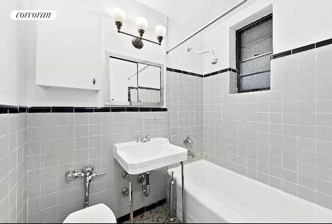 Building Photo - 150 E 27th St