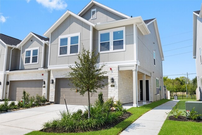 Building Photo - 3039 Dovedale St