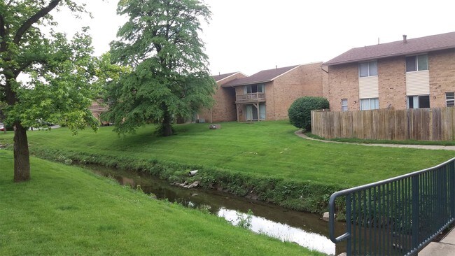 Building Photo - 919 Forest Creek Dr W