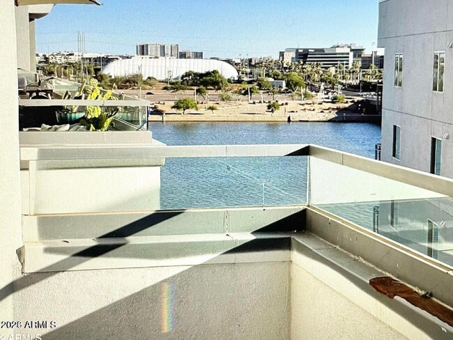 Building Photo - 945 E Playa Del Norte Dr