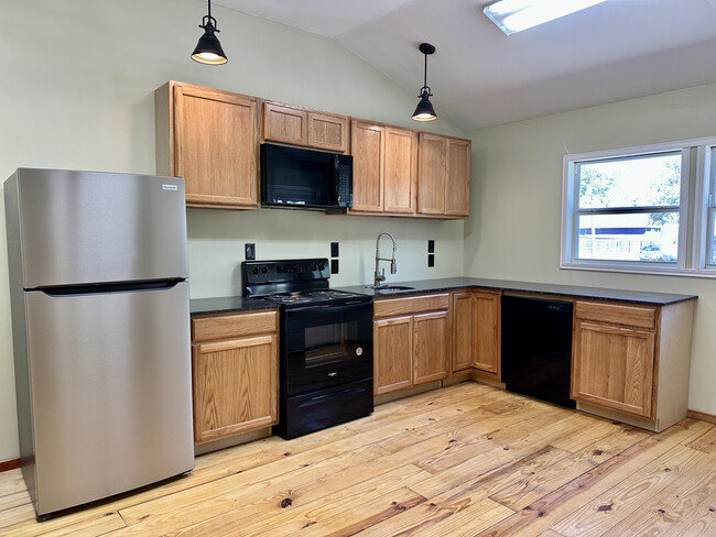 Kitchen - 5249 Jones Rd