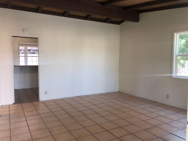 Foto del edificio - 526 S San Antonio Ave