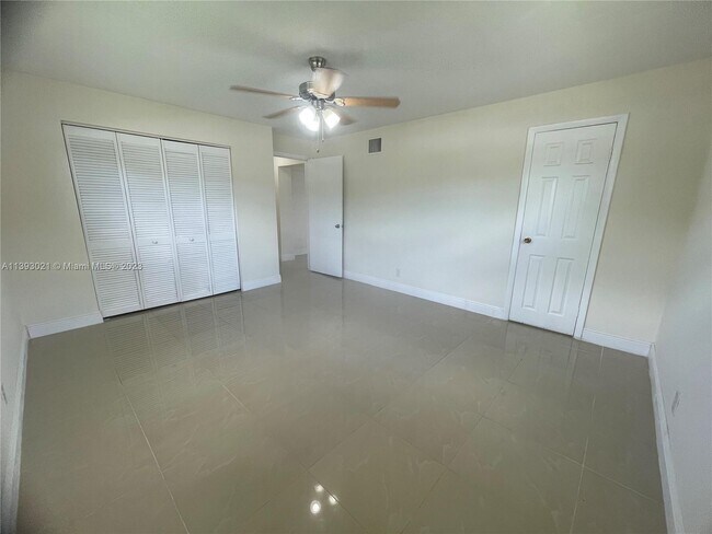 Foto del edificio - 12520 W Randall Park Dr