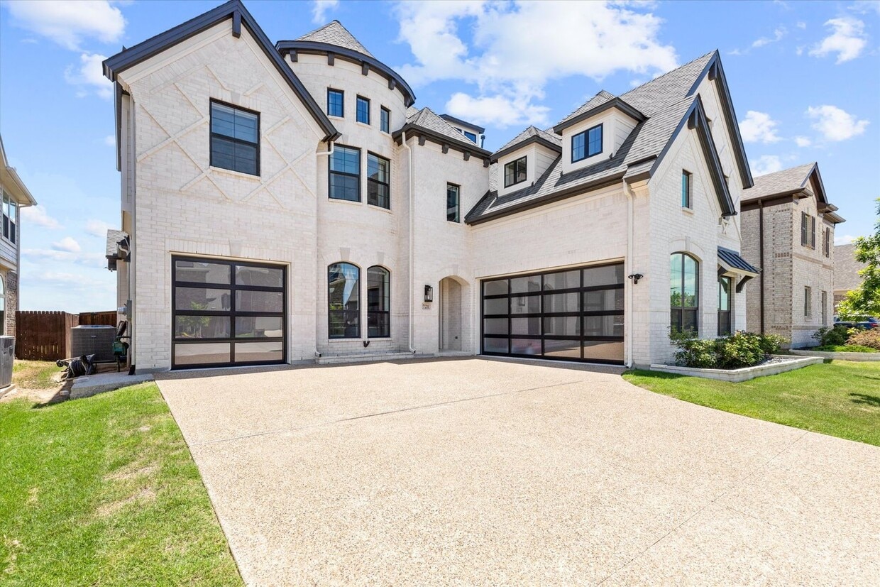 Luxurious in Little Elm - Luxurious in Little Elm