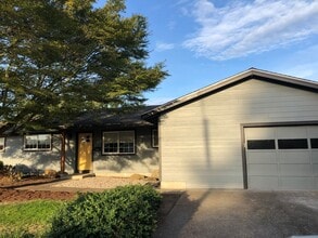 Building Photo - 2140 NW 23rd St