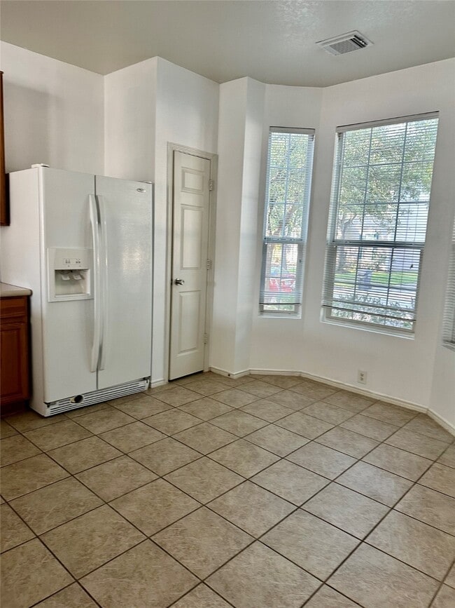 Building Photo - 29740 Sullivan Oaks Dr