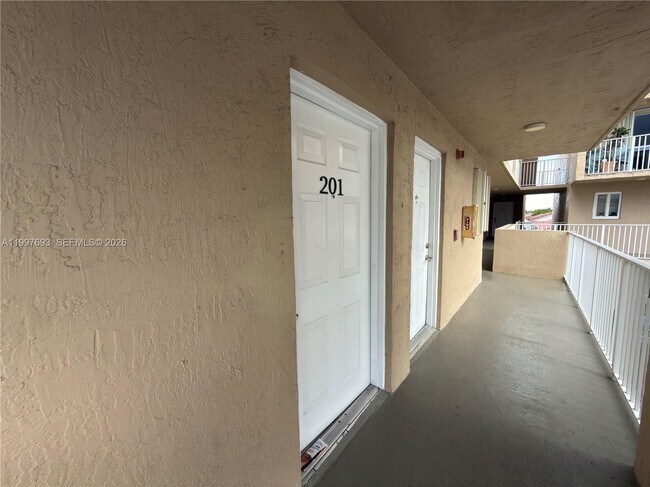 Foto del edificio - 2630 W 76th St