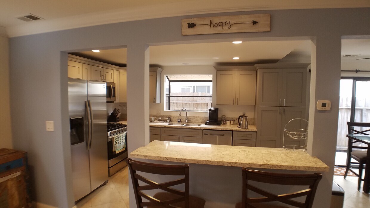 Foto principal - 4557 W 166th St