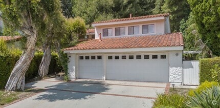 Building Photo - 23454 Park Hermosa