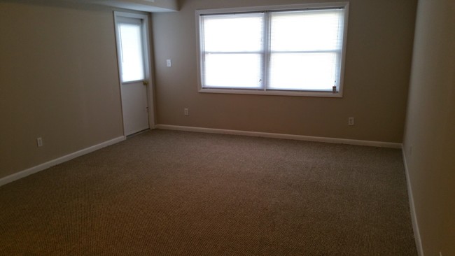 Living Room-1 Level 2 Bedroom 1 Bath - Houston Acres